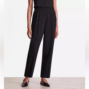 Loft Versa Seasonless Pleated Tapered Pants Size 4 Petite     Classic Office